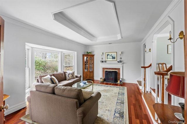 150 Quaker Path, Setauket, NY 11733