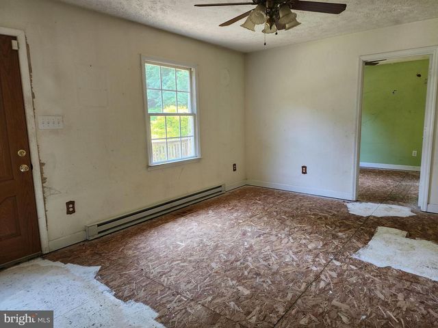 4850 PORTERSTOWN RD, Keedysville, MD 21756