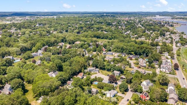 4 Ocean Ave, Newburyport, MA 01950