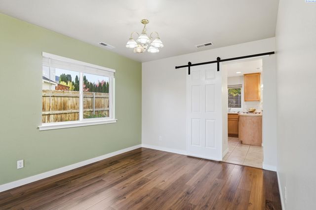 3731 Van Ct, West Richland, WA 99353