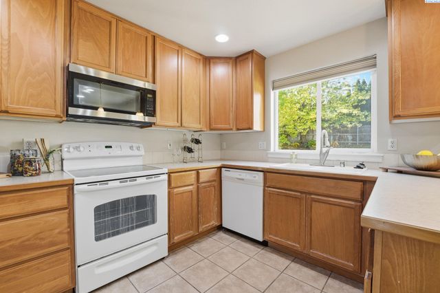 3731 Van Ct, West Richland, WA 99353