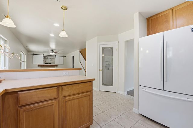 3731 Van Ct, West Richland, WA 99353