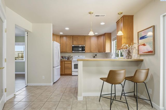 3731 Van Ct, West Richland, WA 99353