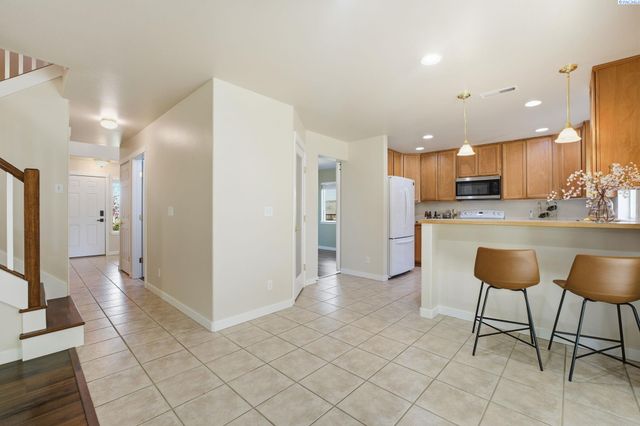 3731 Van Ct, West Richland, WA 99353