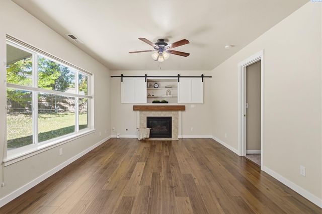 3731 Van Ct, West Richland, WA 99353