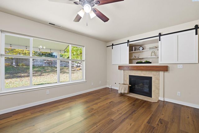 3731 Van Ct, West Richland, WA 99353