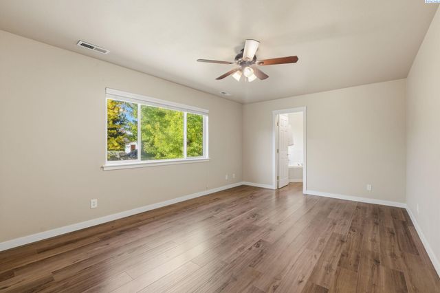 3731 Van Ct, West Richland, WA 99353