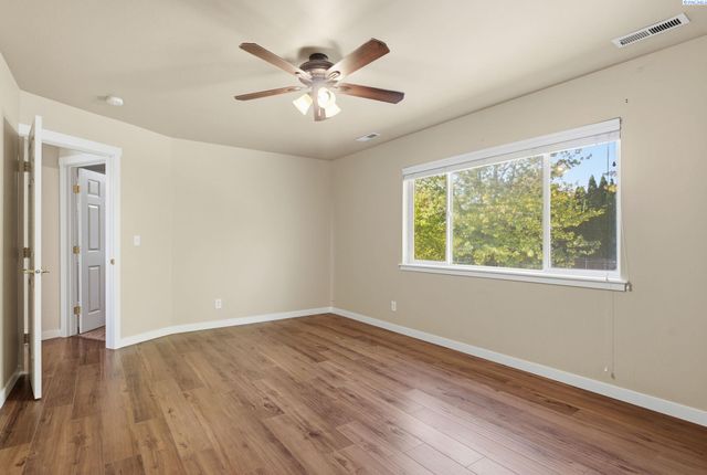 3731 Van Ct, West Richland, WA 99353