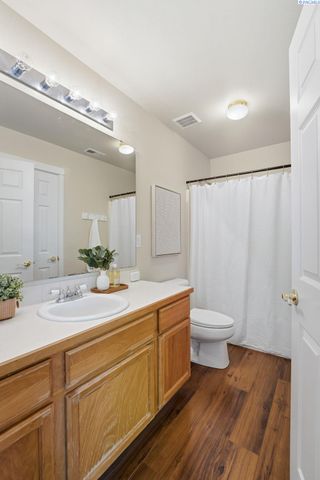 3731 Van Ct, West Richland, WA 99353