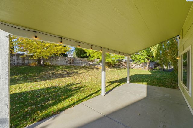 3731 Van Ct, West Richland, WA 99353