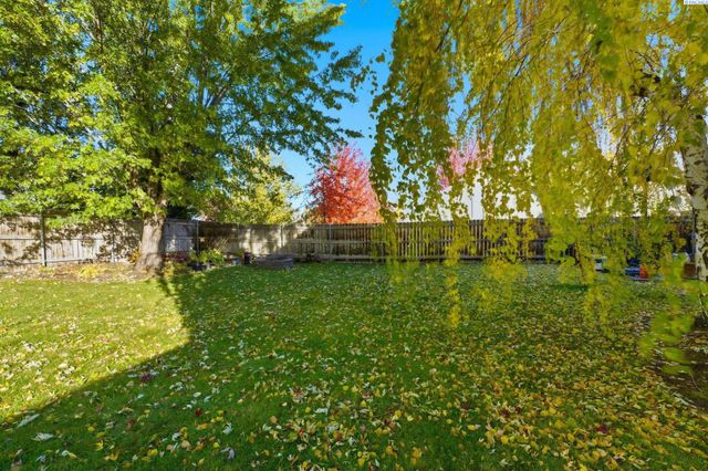 3731 Van Ct, West Richland, WA 99353