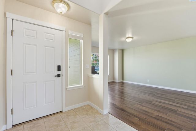 3731 Van Ct, West Richland, WA 99353