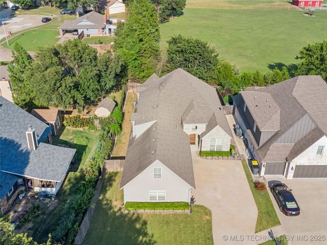 11427 S Ash Street, Jenks, OK 74037
