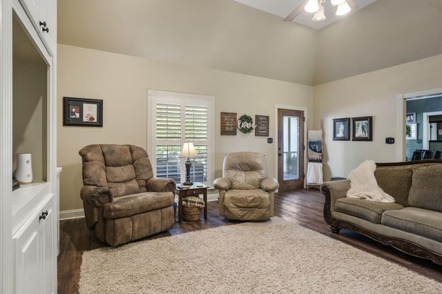 185 Lakeview Rd., Columbia, MS 39429