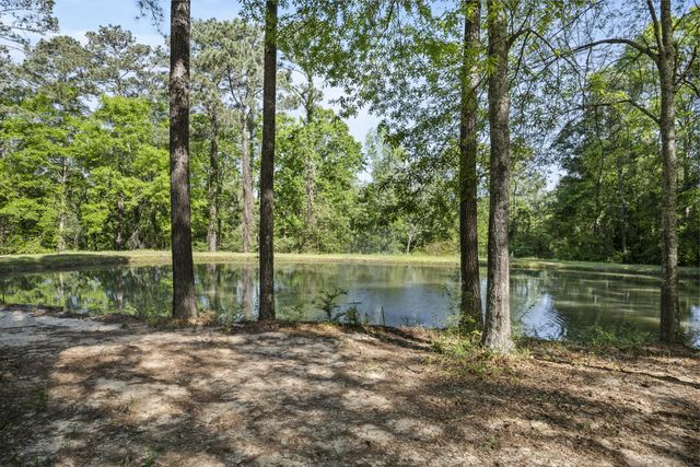 185 Lakeview Rd., Columbia, MS 39429