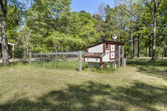 185 Lakeview Rd., Columbia, MS 39429