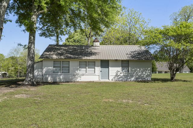 185 Lakeview Rd., Columbia, MS 39429