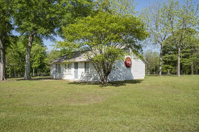 185 Lakeview Rd., Columbia, MS 39429