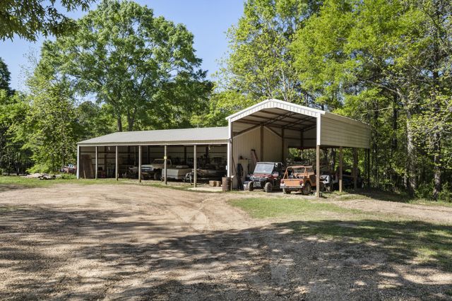 185 Lakeview Rd., Columbia, MS 39429