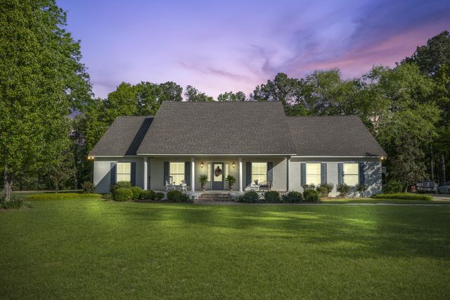 185 Lakeview Rd., Columbia, MS 39429