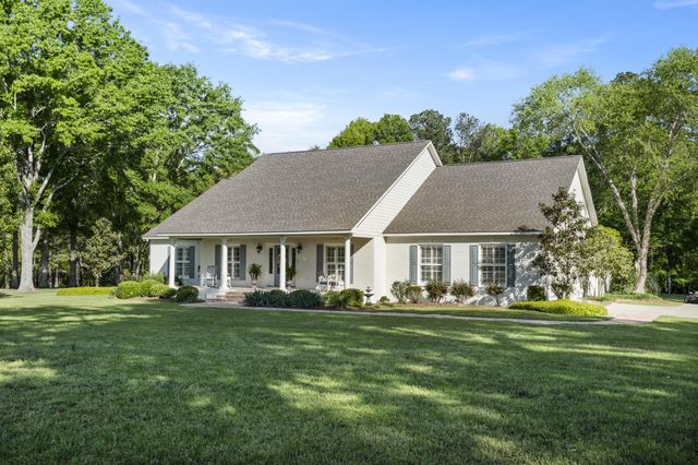 185 Lakeview Rd., Columbia, MS 39429