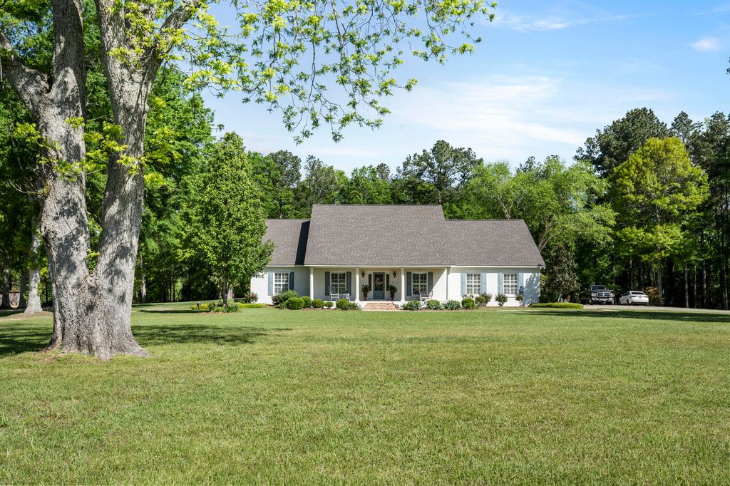 185 Lakeview Rd., Columbia, MS 39429