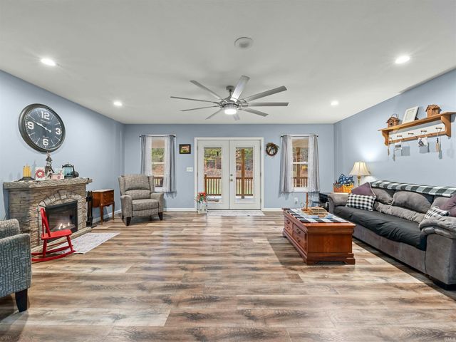 282 Wyler Lane, Mitchell, IN 47446