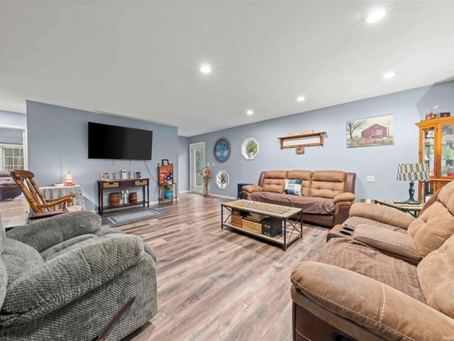 282 Wyler Lane, Mitchell, IN 47446