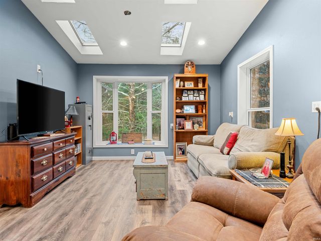 282 Wyler Lane, Mitchell, IN 47446