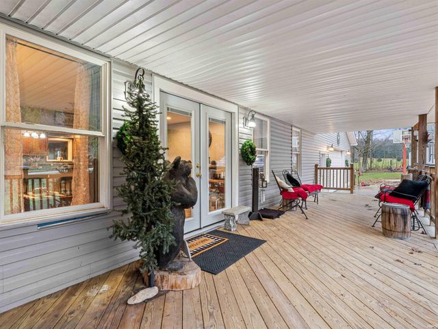 282 Wyler Lane, Mitchell, IN 47446