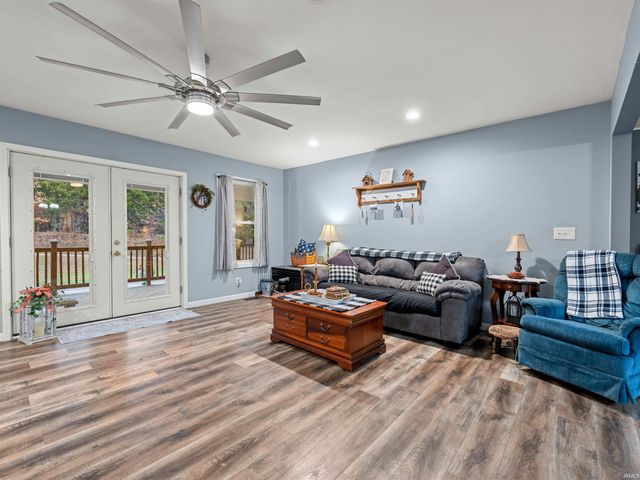 282 Wyler Lane, Mitchell, IN 47446