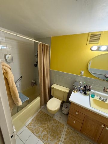 300 Lynn Shore Drive 207, Lynn, MA 01902