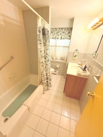 300 Lynn Shore Drive 207, Lynn, MA 01902