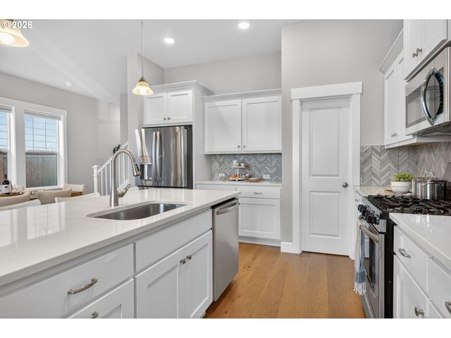 7002 Se GENROSA St, Hillsboro, OR 97123