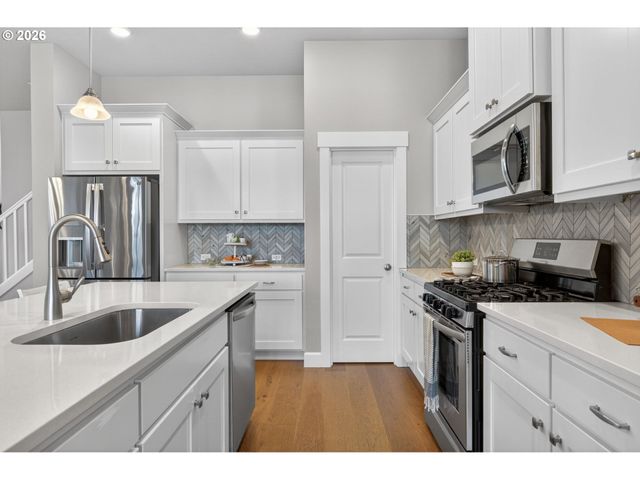 7002 Se GENROSA St, Hillsboro, OR 97123