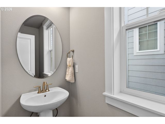 7002 Se GENROSA St, Hillsboro, OR 97123