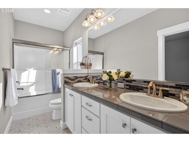 7002 Se GENROSA St, Hillsboro, OR 97123