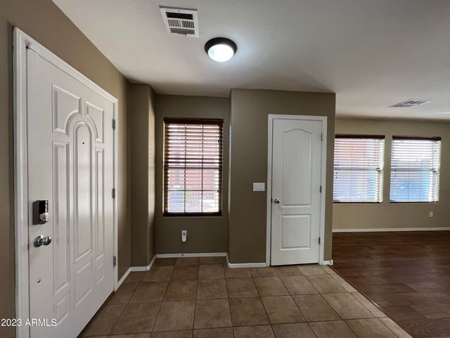 2709 E BART Street, Gilbert, AZ 85295