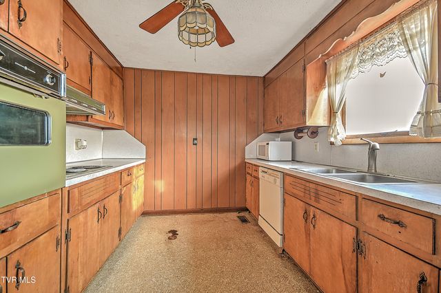 1141 Ridgecrest Avenue, Kingsport, TN 37665