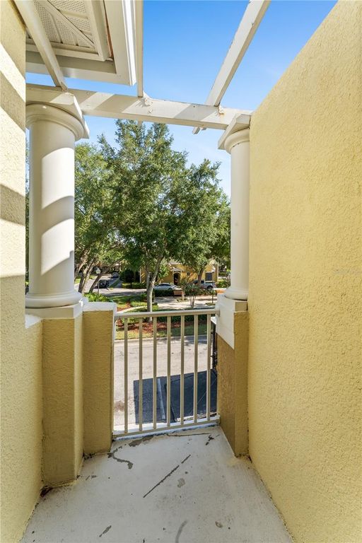Image 15 of property listing at 14017 CITRUS CREST CIRCLE, Tampa, FL 33625