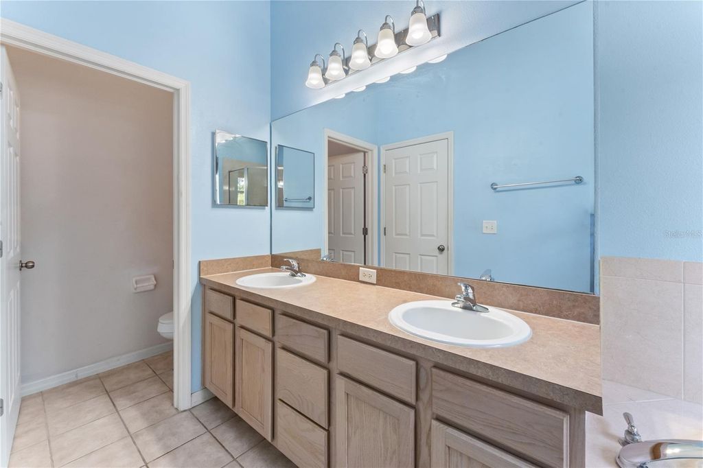 Image 18 of property listing at 14017 CITRUS CREST CIRCLE, Tampa, FL 33625