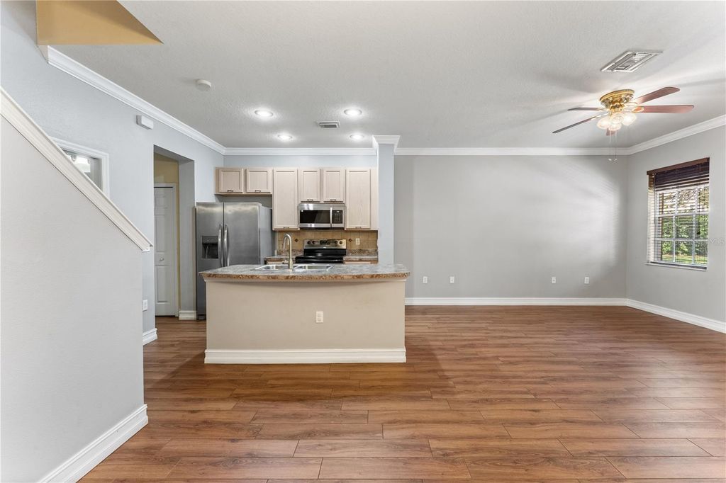 Image 6 of property listing at 14017 CITRUS CREST CIRCLE, Tampa, FL 33625