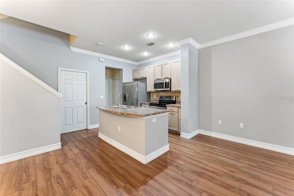 Image 8 of property listing at 14017 CITRUS CREST CIRCLE, Tampa, FL 33625