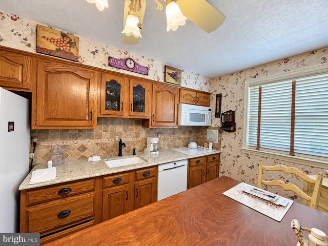 3842 SALINA RD, Philadelphia, PA 19154
