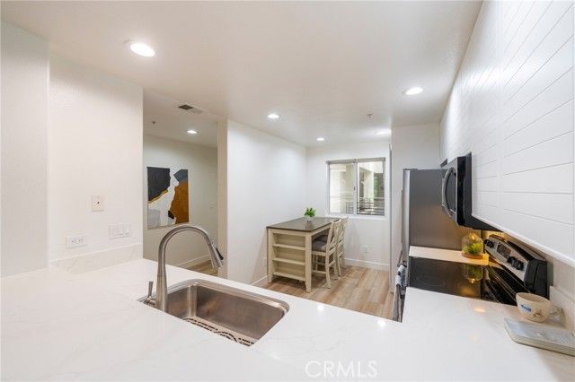 2233 Martin 202, Irvine, CA 92612