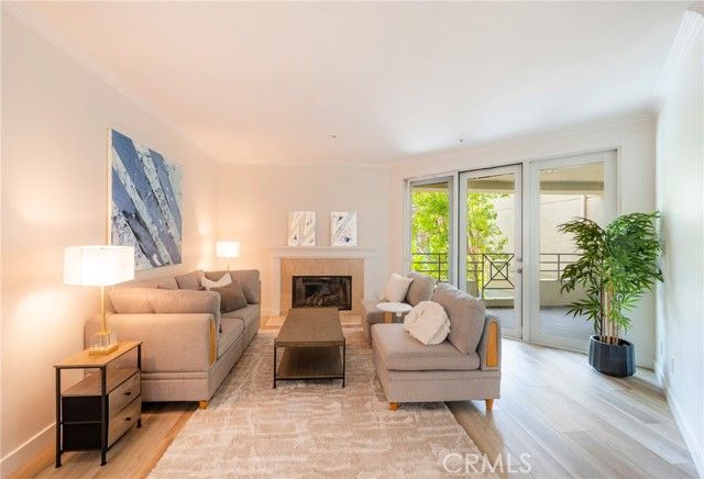 2233 Martin 202, Irvine, CA 92612