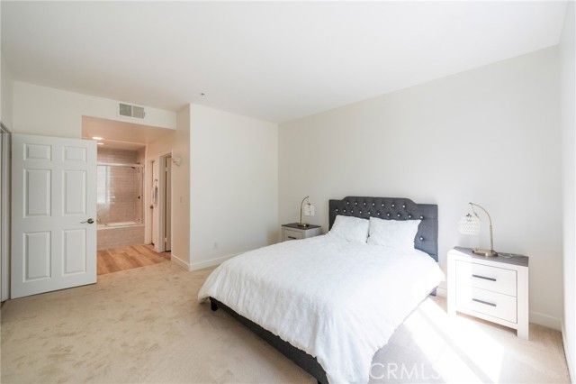 2233 Martin 202, Irvine, CA 92612