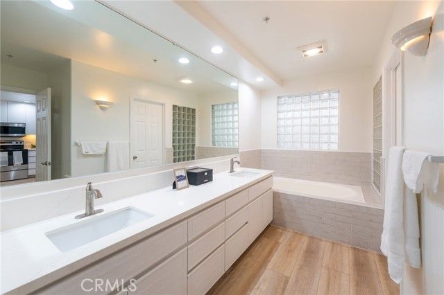 2233 Martin 202, Irvine, CA 92612