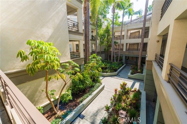 2233 Martin 202, Irvine, CA 92612