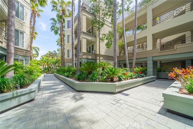 2233 Martin 202, Irvine, CA 92612